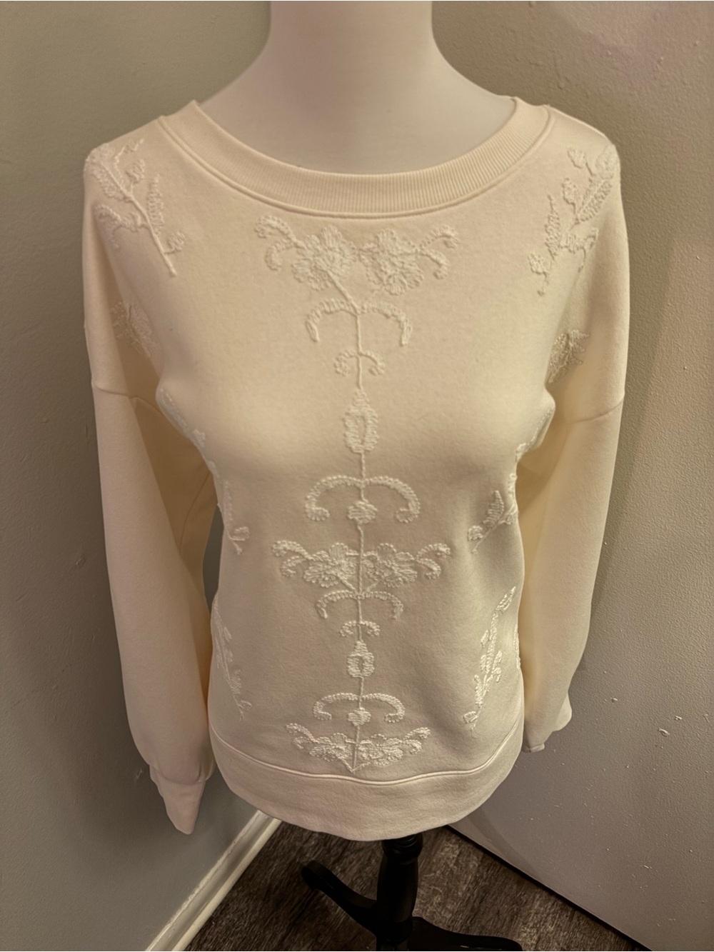 !!NWT!! LOFT Cream Floral Embroidered Terry Puff Sleeve Sweatshirt - Size L - Picture 4 of 12